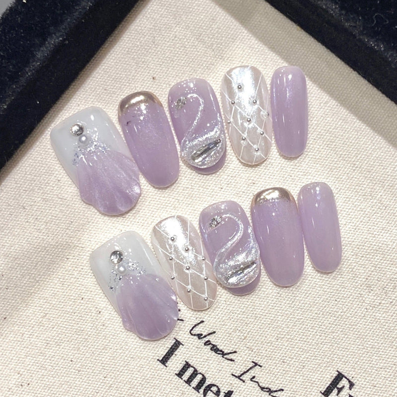 Swan Reverie | Medium Oval