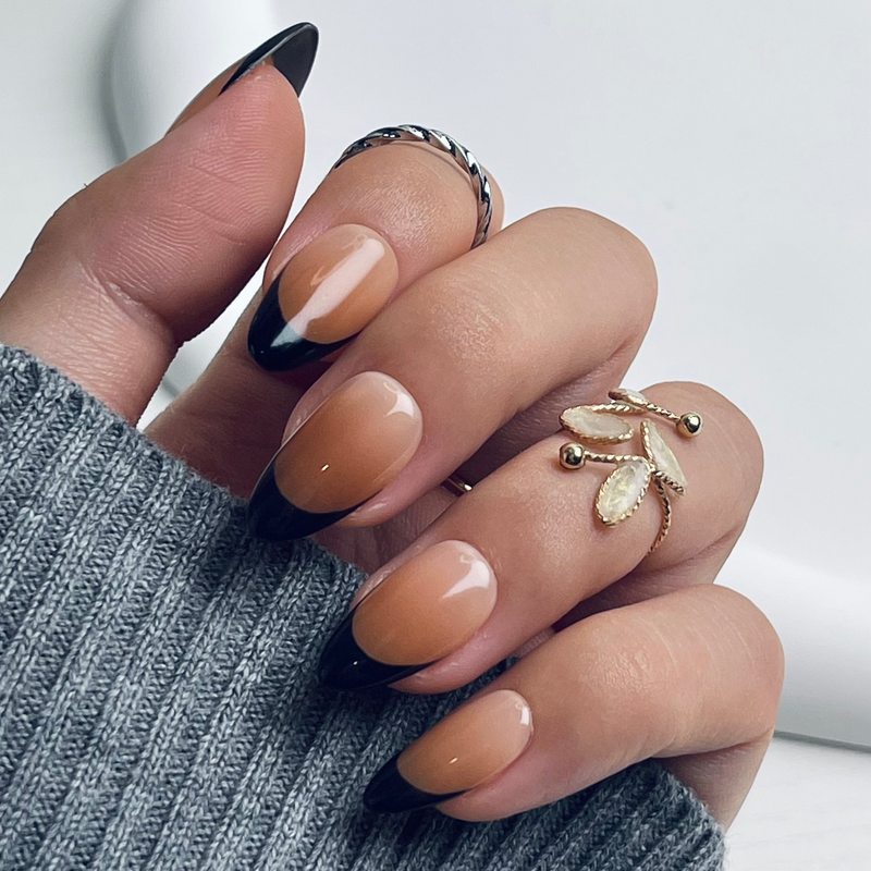 Caramel Glow | Short Almond